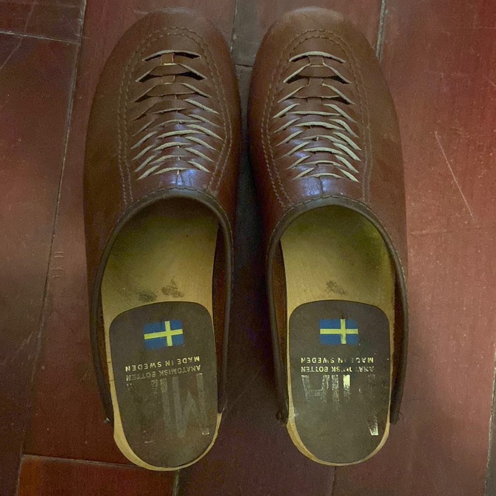 MIA clogs